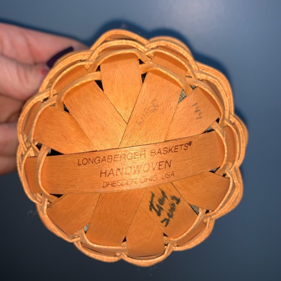 Longaberger Round Hanging Basket Dated 2001 - Picture 3 of 8